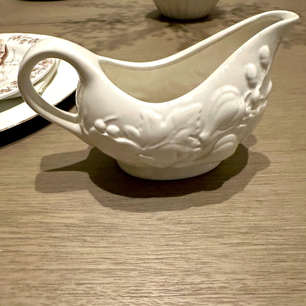 Gravy serving dish new
